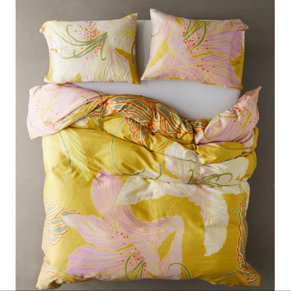 Queen - lily floral duvet + standard shams